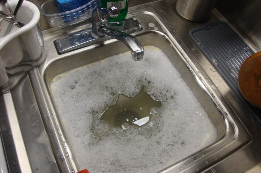 Canalisations Liège : Comment les Préparer pour l'Automne et Éviter le Débouchage d'Urgence